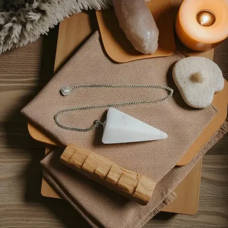 Pendule pierre de lune hexagonale – Intuition et féminin sacré