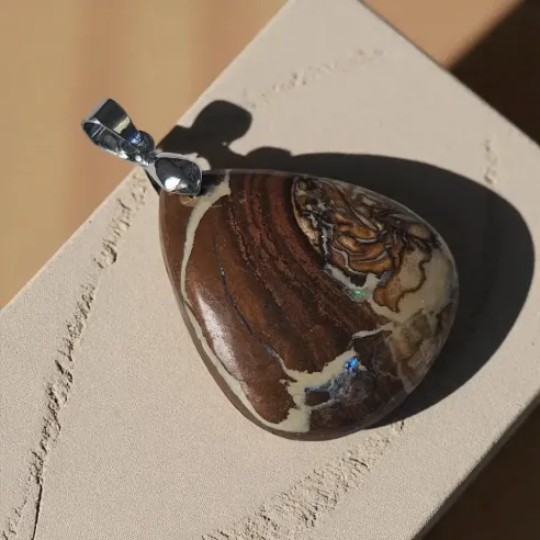 Pendentif Opale Boulder – Mystique et intuition d’Australie
