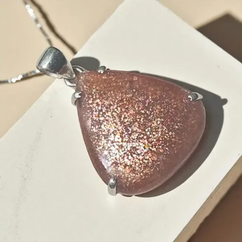Pendentif Pierre de soleil argent forme triangle vitalité