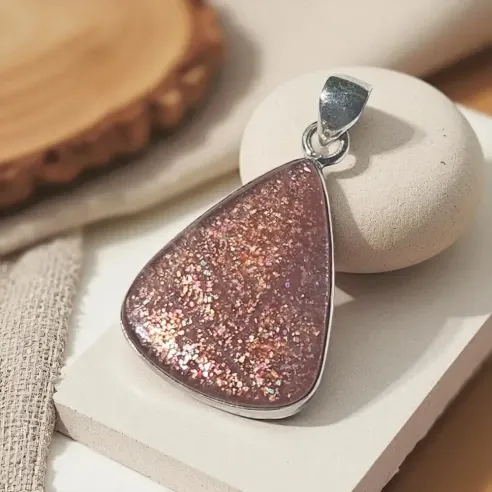 Pendentif Pierre de soleil argent forme triangle vitalité