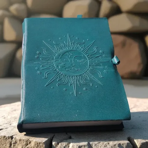 Grimoire Soleil embossé Bleu canard -carnet à personnaliser