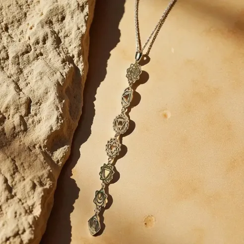 Collier Chakra Pendant – Alignement énergétique et élégance