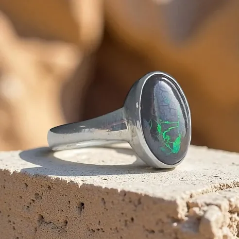Bague Opale Boulder – Intuition & lumière mystique