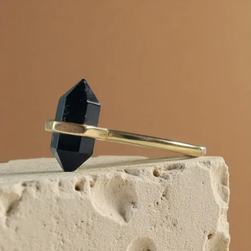Bague Onyx noir Pointe – Bijou d’ancrage et de protection