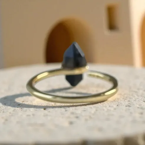 Bague Onyx noir Pointe – Bijou d’ancrage et de protection