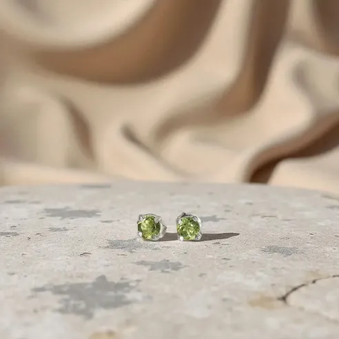 Puces d’oreilles péridot argent – Clarté et renouveau du cœur