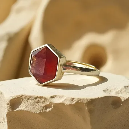 Bague Grenat Hexagonale Argent – Énergie, passion & ancrage