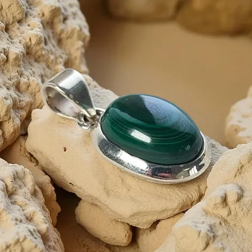 Pendentif malachite ovale argent – Protection et équilibre