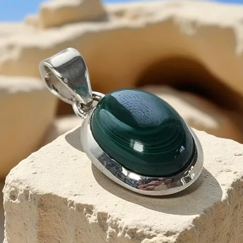 Pendentif malachite ovale argent – Protection et équilibre