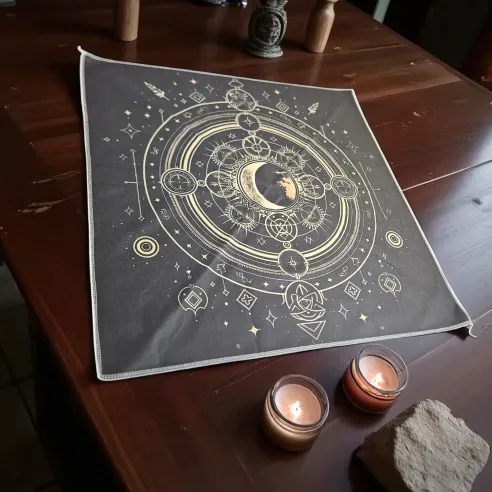 Tapis de voyance lune astres noir et doré