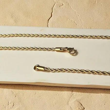 Chaîne torsadée dorée 60 cm – élégance et brillance subtile