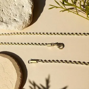 Chaîne torsadée dorée 60 cm – élégance et brillance subtile