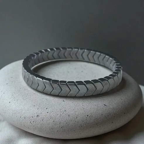 Bracelet Hématite en Flèche Homme – Force & Ancrage