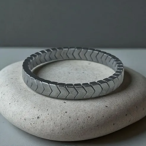 Bracelet Hématite en Flèche Homme – Force & Ancrage