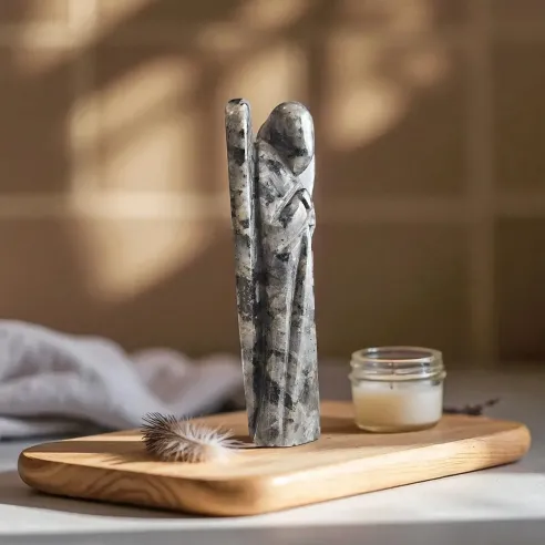 Ange en Larvikite - figurine ornementale en pierre larvikite