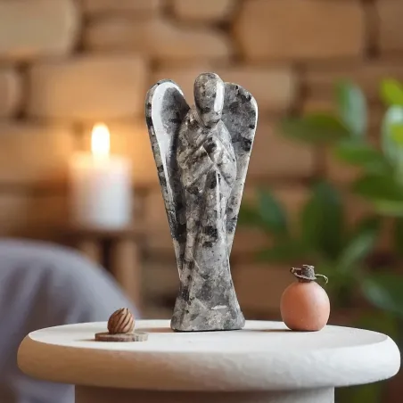 Ange en Larvikite - figurine ornementale en pierre larvikite