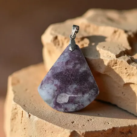 Pendentif Tourmaline Rose Triangulaire – Amour et Guérison du Cœur