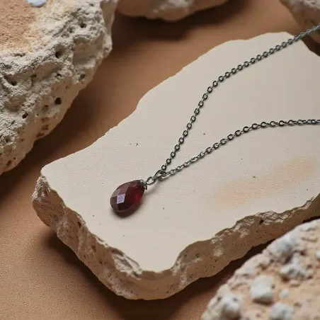 Collier Grenat Goutte facetté – Vitalité & Force intérieure