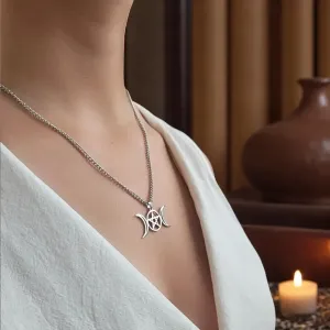 Pendentif triple lune Wicca – Bijou ésotérique en acier