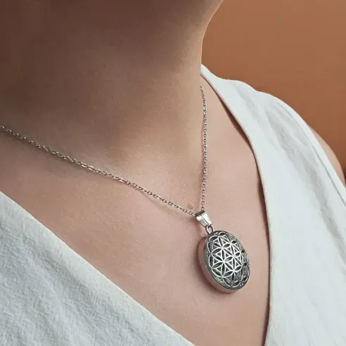 Pendentif Fleur de vie et cristal de roche - Énergie et clarté