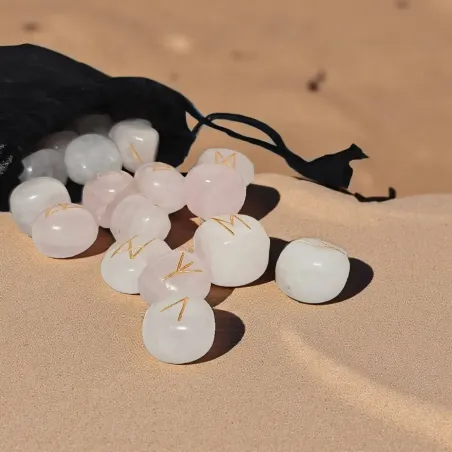 Runes quartz rose – Jeu de 25 pierres divinatoires