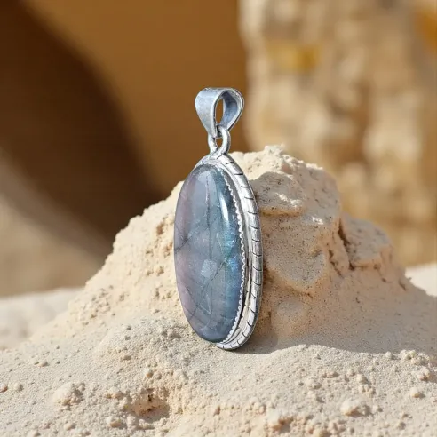 Pendentif Labradorite Violette Ovale – Argent Tressé