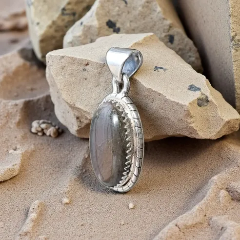 Pendentif Labradorite Violette Ovale – Argent Tressé