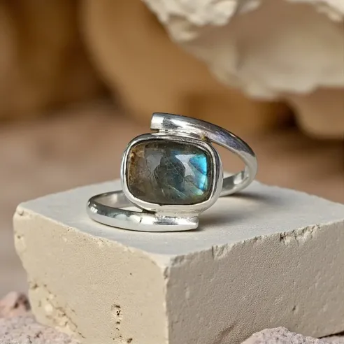 Bague Aphrodite Labradorite – intuition et élégance