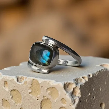 Bague Aphrodite Labradorite – intuition et élégance