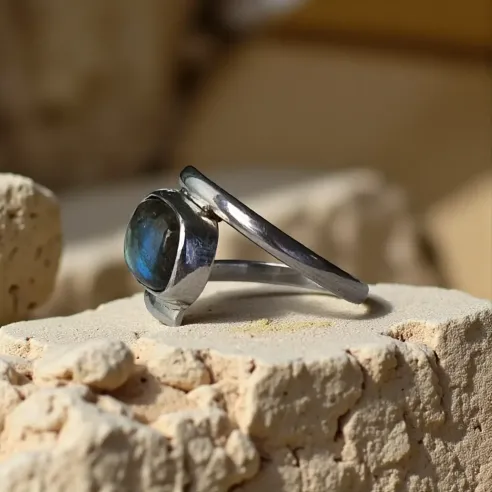 Bague Aphrodite Labradorite – intuition et élégance