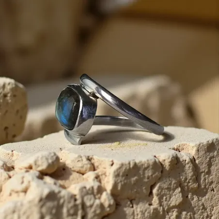 Bague Aphrodite Labradorite – intuition et élégance