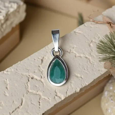 Pendentif en Émeraude naturelle – Amour & Guérison du cœur