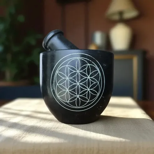 Mortier pierre saponite noire – Fleur de Vie gravée