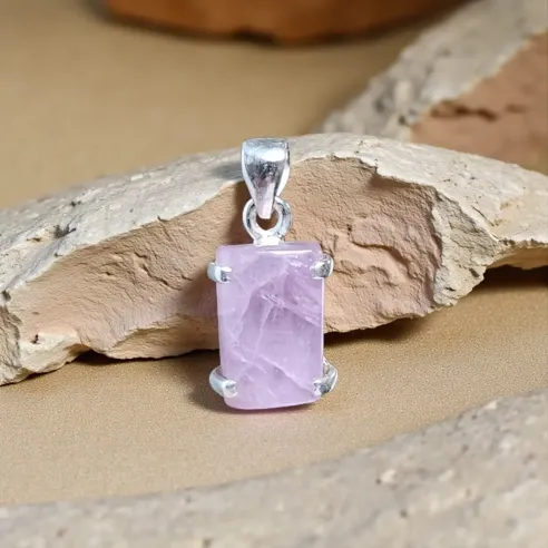 Pendentif en Kunzite rectangle griffé – Amour inconditionnel