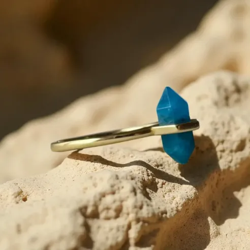 Bague apatite bleue – expression & clarté en plaqué or