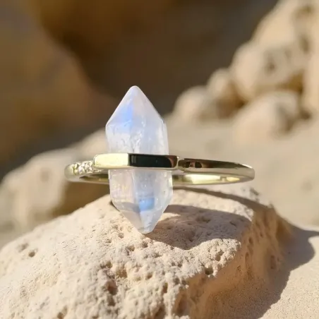 Bague pierre de lune – intuition & lumière intérieure dorée