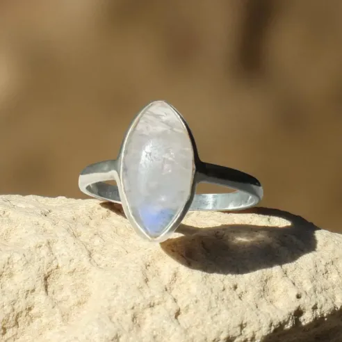 Bague Pierre de Lune Marquise – Intuition & Émotions Douces