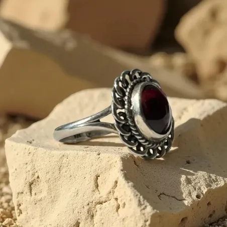 Bague Flora Grenat – Vitalité & Force Passionnée