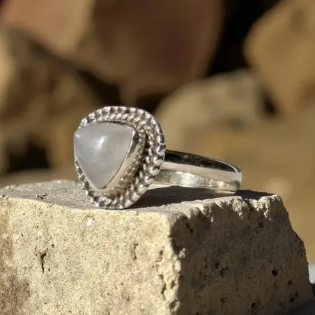 Bague Nina Pierre de Lune – Intuition & Féminin Sacré