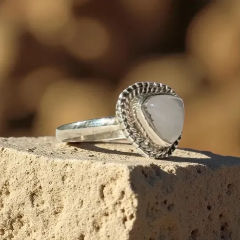 Bague Nina Pierre de Lune – Intuition & Féminin Sacré