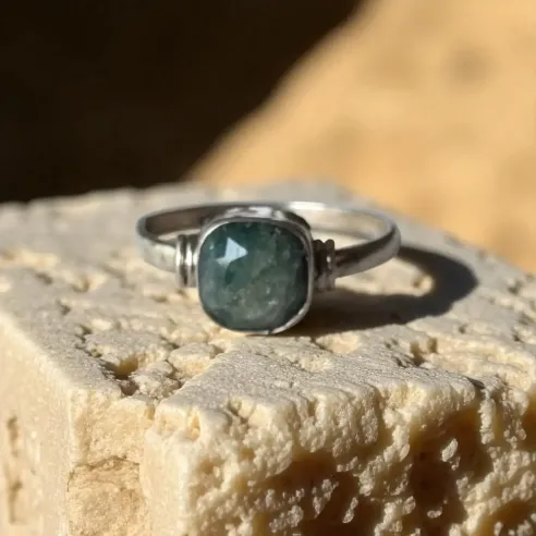 Bague Neptune Émeraude – Guérison & Éveil du Cœur