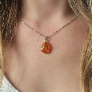 Pendentif ambre baltique – énergie solaire & bijou naturel