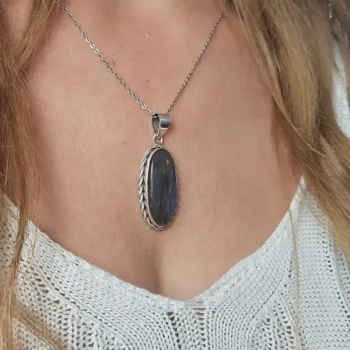 Pendentif Labradorite bleutée ovale - protection énergétique