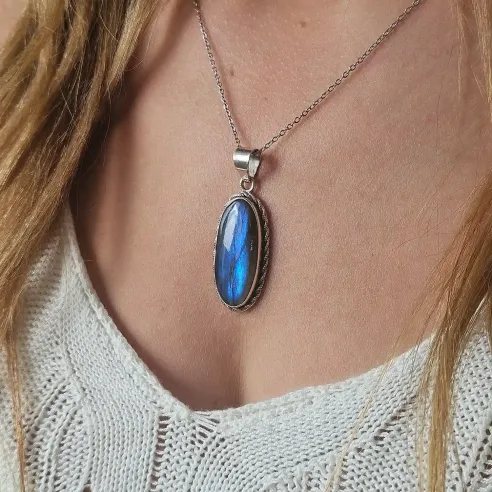 Pendentif Labradorite bleutée ovale - protection énergétique