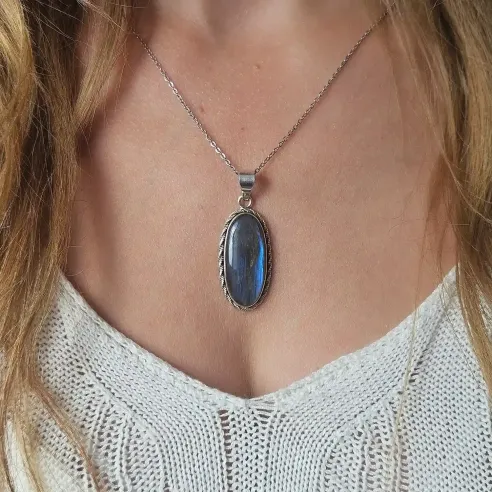 Pendentif Labradorite bleutée ovale - protection énergétique