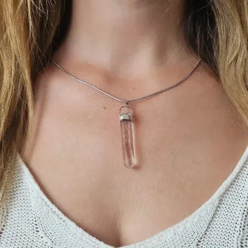 Pendentif Cristal de Roche Pointe – Énergie Pure et Clarté