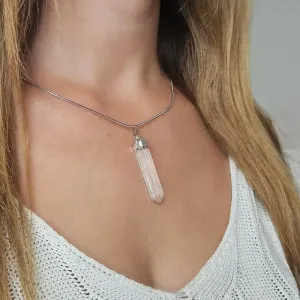 Pendentif Cristal de Roche Pointe – Énergie Pure et Clarté