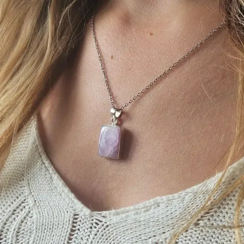 Pendentif en Kunzite rectangle – Amour inconditionnel