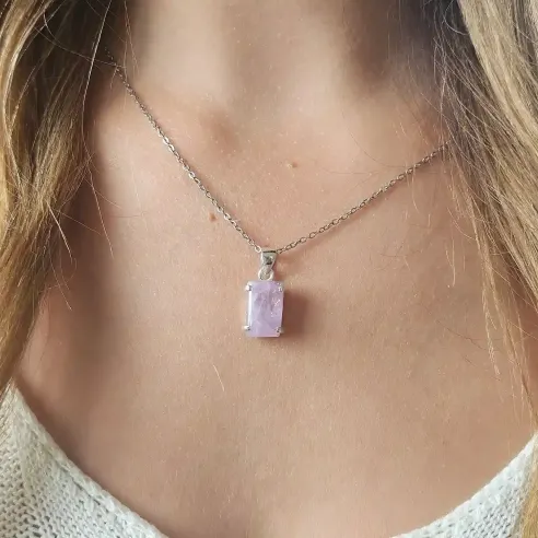 Pendentif en Kunzite rectangle griffé – Amour inconditionnel