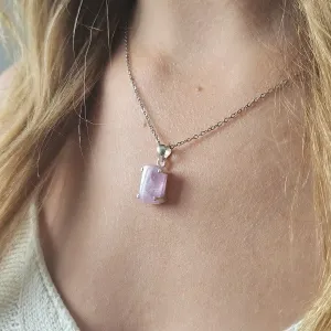 Pendentif en Kunzite rectangle griffé – Amour inconditionnel